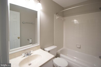 245 Finchingfield Ct, Sterling, VA 20165 - photo 6