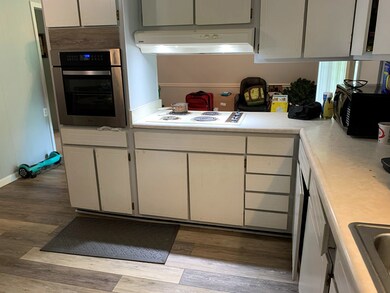 503 Miller Rd, Douglas, GA 31535 - photo 5