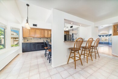 Dining Area/Breakfast Bar