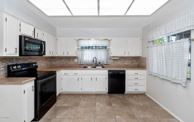 10407 W Deanne Dr-large-007-007-10407 W