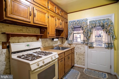 5518 Oakland Rd, Halethorpe, MD 21227 - photo 5