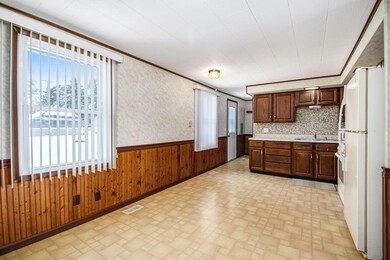 11 W West St, Hanna, IN 46340 - photo 4