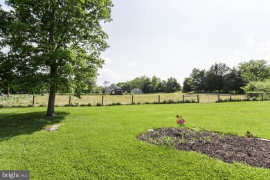 319 Hollida Ln, Martinsburg, WV 25404 - photo 5