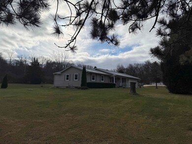 W7677 Stacey Ln, Whitewater, WI 53190 - photo 2
