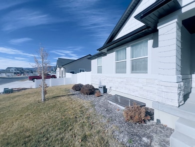 373 E Gilbert Peak Way, Eagle Mountain, UT 84005 - photo 2