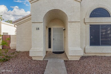 2100 W Lemon Tree Place unit 18, Chandler, AZ 85224 - photo 3