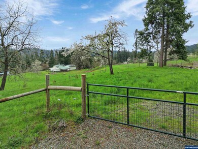 953 Crooked Finger Rd NE, Scotts Mills, OR 97375 - photo 3