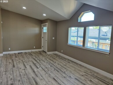 1048 SW Clawson Cir, Troutdale, OR 97060 - photo 7