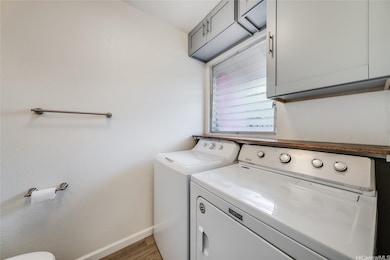 Laundry w/ half bath