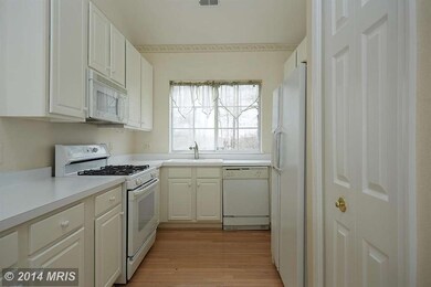 12491 Hayes Ct unit 402, Fairfax, VA 22033 - photo 5
