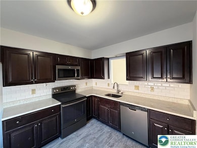 350 Moty Dr, Alburtis, PA 18011 - photo 3