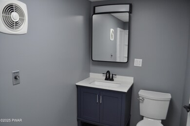 25 Lizzy Ln unit 1st floor, Waymart, PA 18472 - photo 6