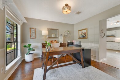 2405 S Mission Cir, Friendswood, TX 77546 - photo 5