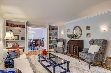 Living Room - dentil crown molding