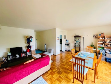 Fordham Hill Oval unit 8G, Bronx, NY 10468 - photo 2