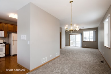 346 Evergreen Cir unit 346, Gilberts, IL 60136 - photo 2