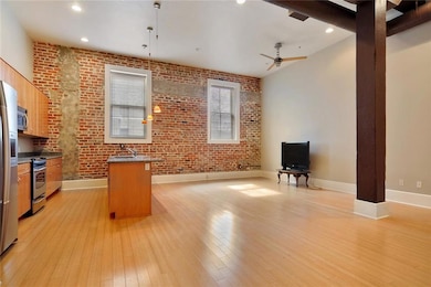 Living room/ Kitchen area