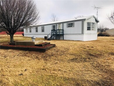 101 Lake View Dr, Harrah, OK 73045 - photo 2