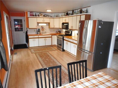 Big, eat-in kitchen