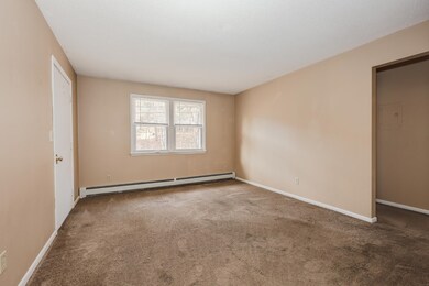 811 Mammoth Rd unit C, Manchester, NH 03104 - photo 6