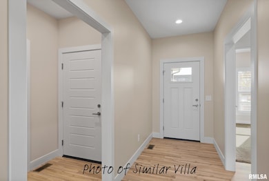 39 Frank Ct, Le Claire, IA 52753 - photo 2