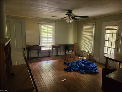 633 Oliver St, Ramseur, NC 27316 - photo 5