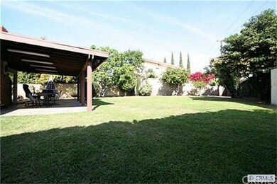 Wonderful patio so big that you can invite the neighborhood for a party.