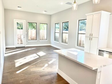 803 Thornton Rd unit E, Houston, TX 77018 - photo 3