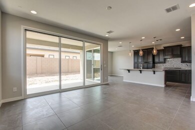 005_Family Room