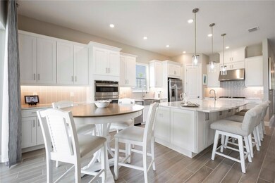 Spacious Kitchen and Breakfast nook