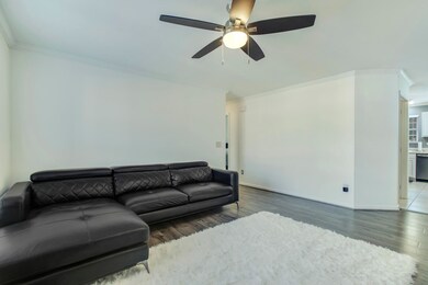 04_MapleViewWay_1633_Living02