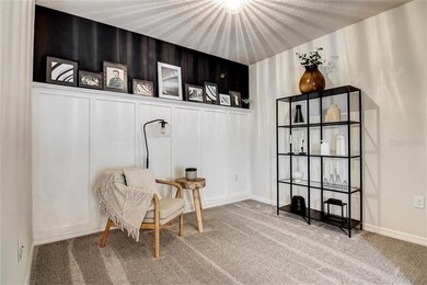 Beautiful wall d??cor in dining area