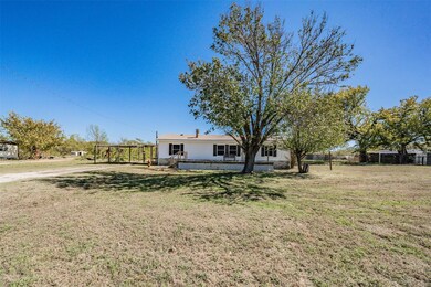 5200 Misty Hollow Dr, Joshua, TX 76058 - photo 2