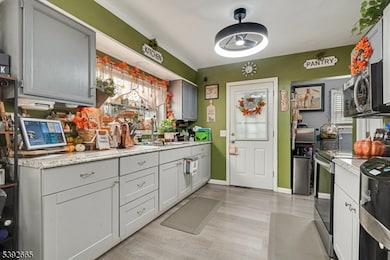 1315 Gress St, Manville, NJ 08835 - photo 6