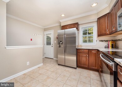 4886 Wharff Ln, Ellicott City, MD 21043 - photo 6