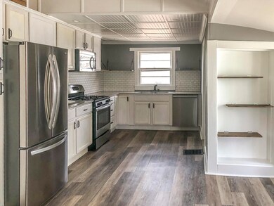 310 W Locust St, Johnson City, TN 37604 - photo 5