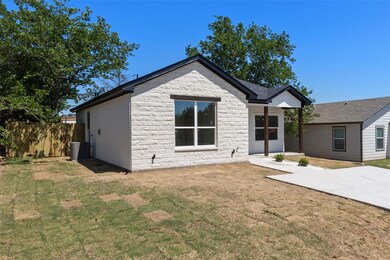 818 Pecos River Dr, Granbury, TX 76048 - photo 2