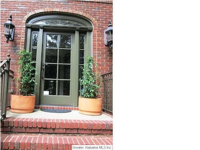 Come into this welcoming entry