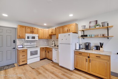 214 Falls Cir, Bushkill, PA 18324 - photo 6