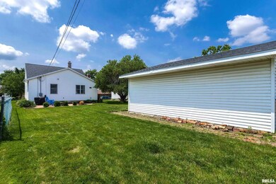1020 Brown St, Bettendorf, IA 52722 - photo 6