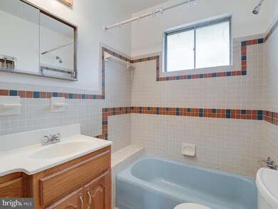 9408 Hughes Ct, Adelphi, MD 20783 - photo 6