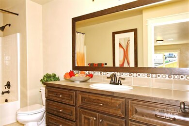 5556 W Creeks Edge Dr unit 390, Boise, ID 83714 - photo 2