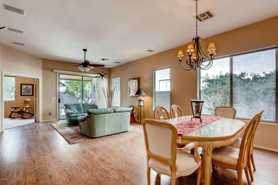Bright, Cheery Dining Livingroom