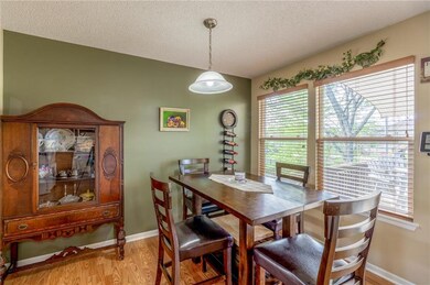 20398 W 221st St, Spring Hill, KS 66083 - photo 4