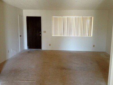 ENTRY/LIVING ROOM