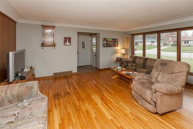 4017 33rd St, Des Moines, IA 50310 - photo 6