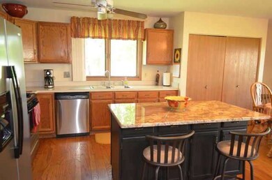 432 S Raddant Rd, Batavia, IL 60510 - photo 6