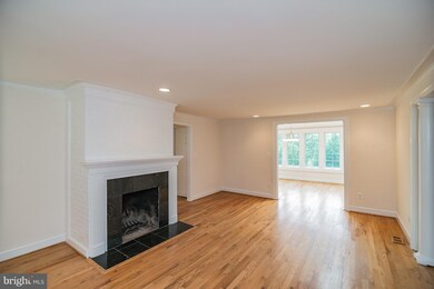 11125 Oakton Rd, Oakton, VA 22124 - photo 6