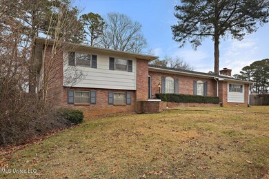03-911 W Lakeview Cir