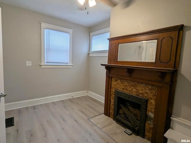 618 Douglas Ct, Davenport, IA 52803 - photo 4